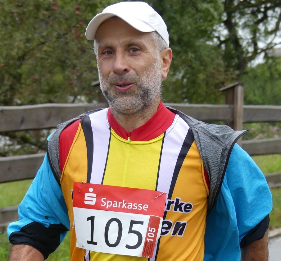 ersch&ouml;pfter Einlauf beim elften Bayerischen B&auml;derlauf in Bad Aibling am 16. September 2017 (Zeit: 01:48:23 h f�r 21,09 km 5:21 min langsamer als 2010; 5:59 min langsamer als 2009)