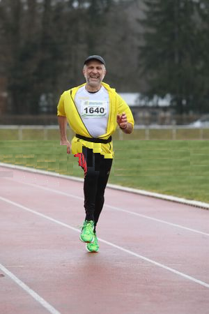 forscher Einlauf beim 40. Bienwald Halbmarathon in Kandel am 11. M&auml;rz 2018 (Zeit: 01:43:23 h f�r 21,09 km 5:00 min schneller als 2017 in Bad Aibling! D. h. 4:54 min f�r den Kilometer)!